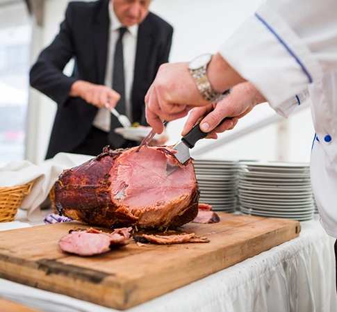 Kompost bares Geschirr im Catering