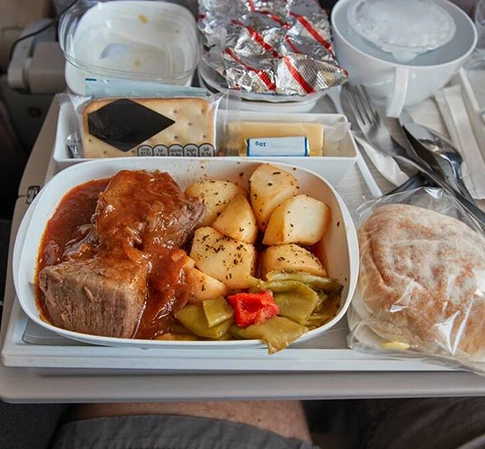 Kompost ierbar Geschirr in Airline Essen verwendet