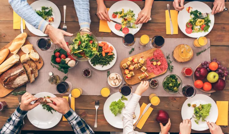 Die Kunst des Dining im Familien stil: Erhöhen Sie die Erfahrung mit umwelt freundlichem Zuckerrohr-Geschirr Die Kunst des Dining im Familien stil: Erhöhen Sie die Erfahrung mit umwelt freundlichem Zuckerrohr-Geschirr